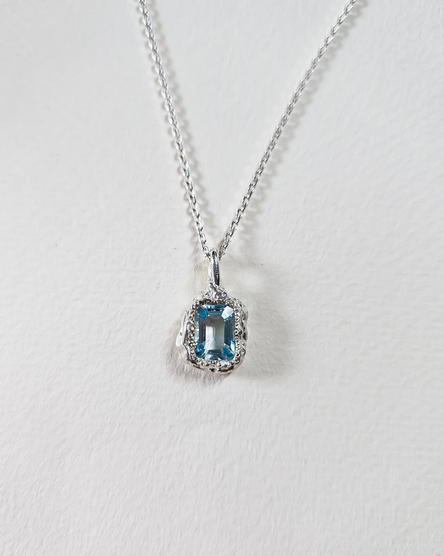 Rhea pendant with topaz