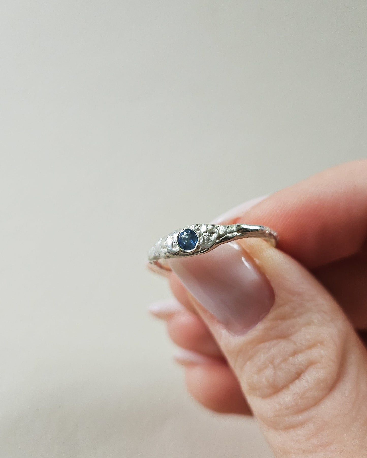 Lidia ring with blue sapphire