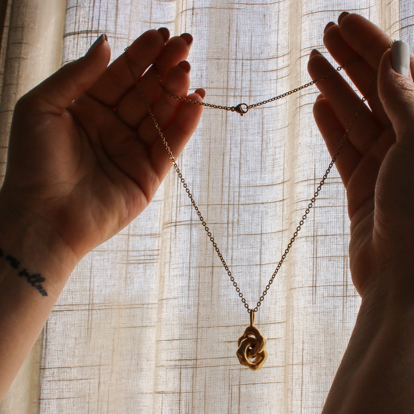 Connection pendant