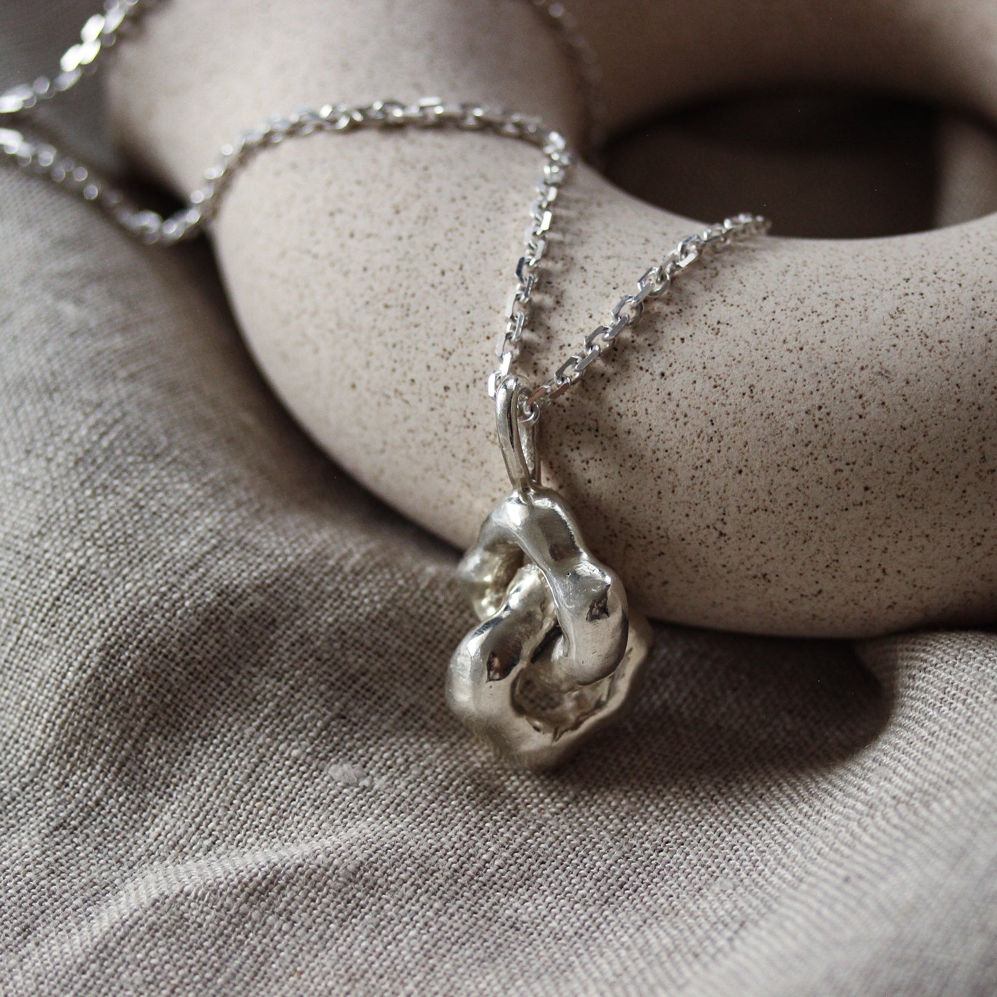 Connection pendant