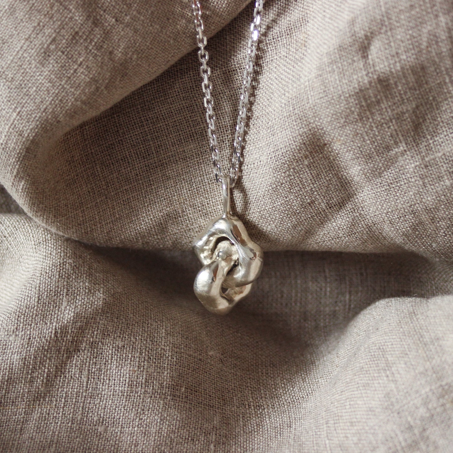 Connection pendant
