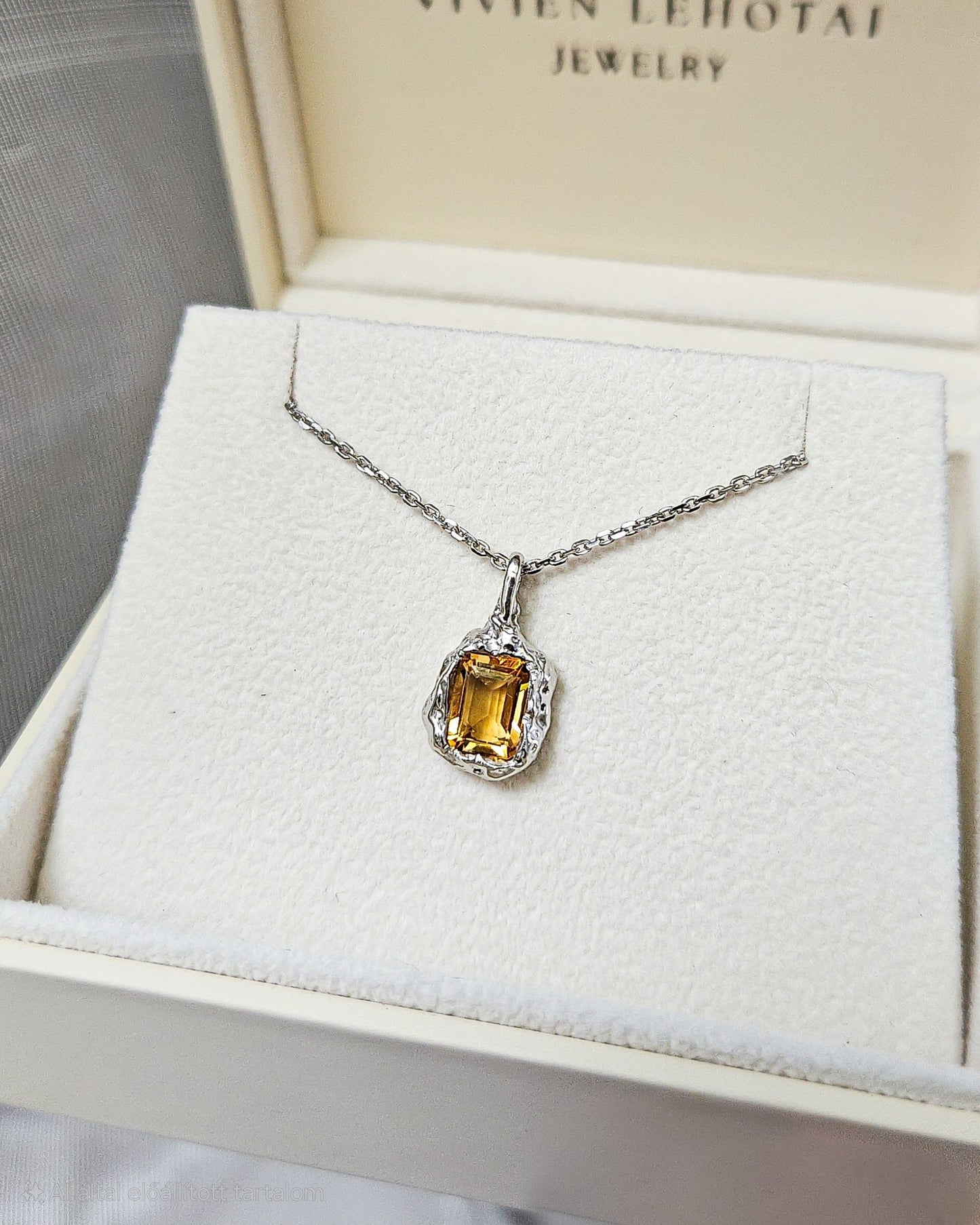 Rhea pendant with citrine