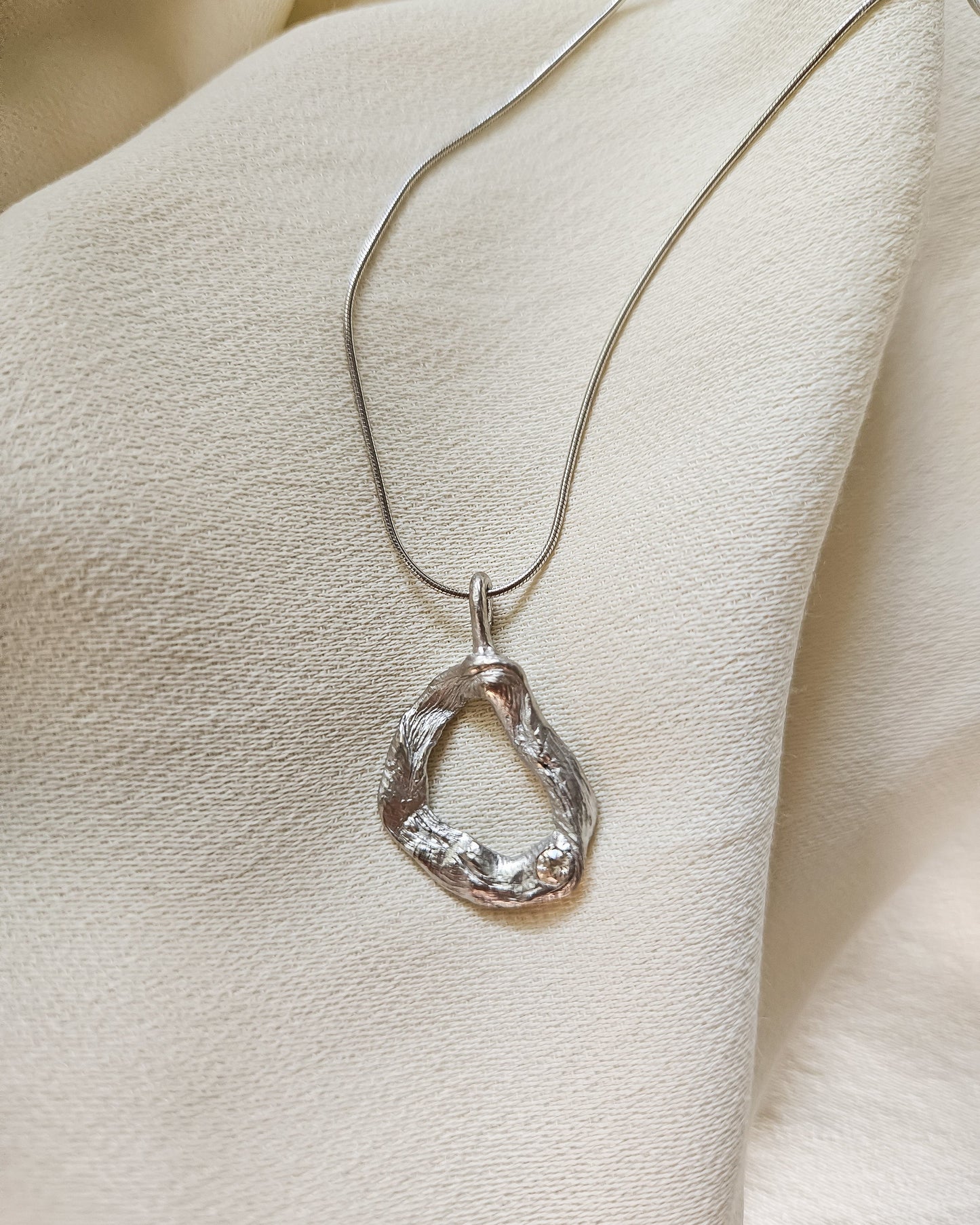 Iris pendant