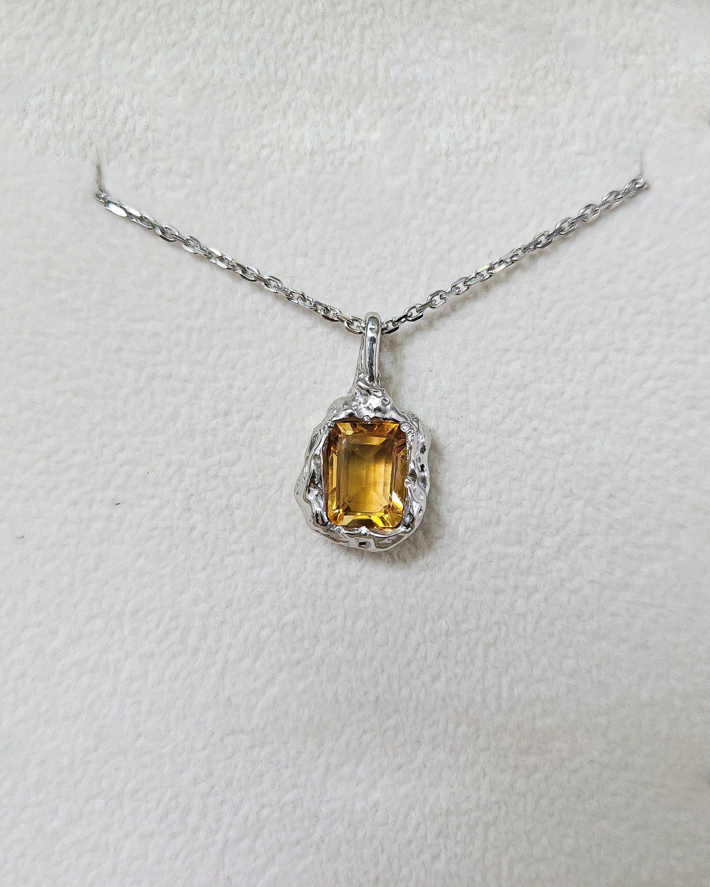 Rhea pendant with citrine