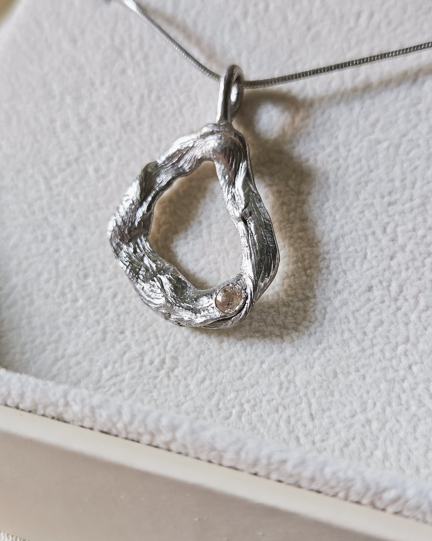 Iris pendant