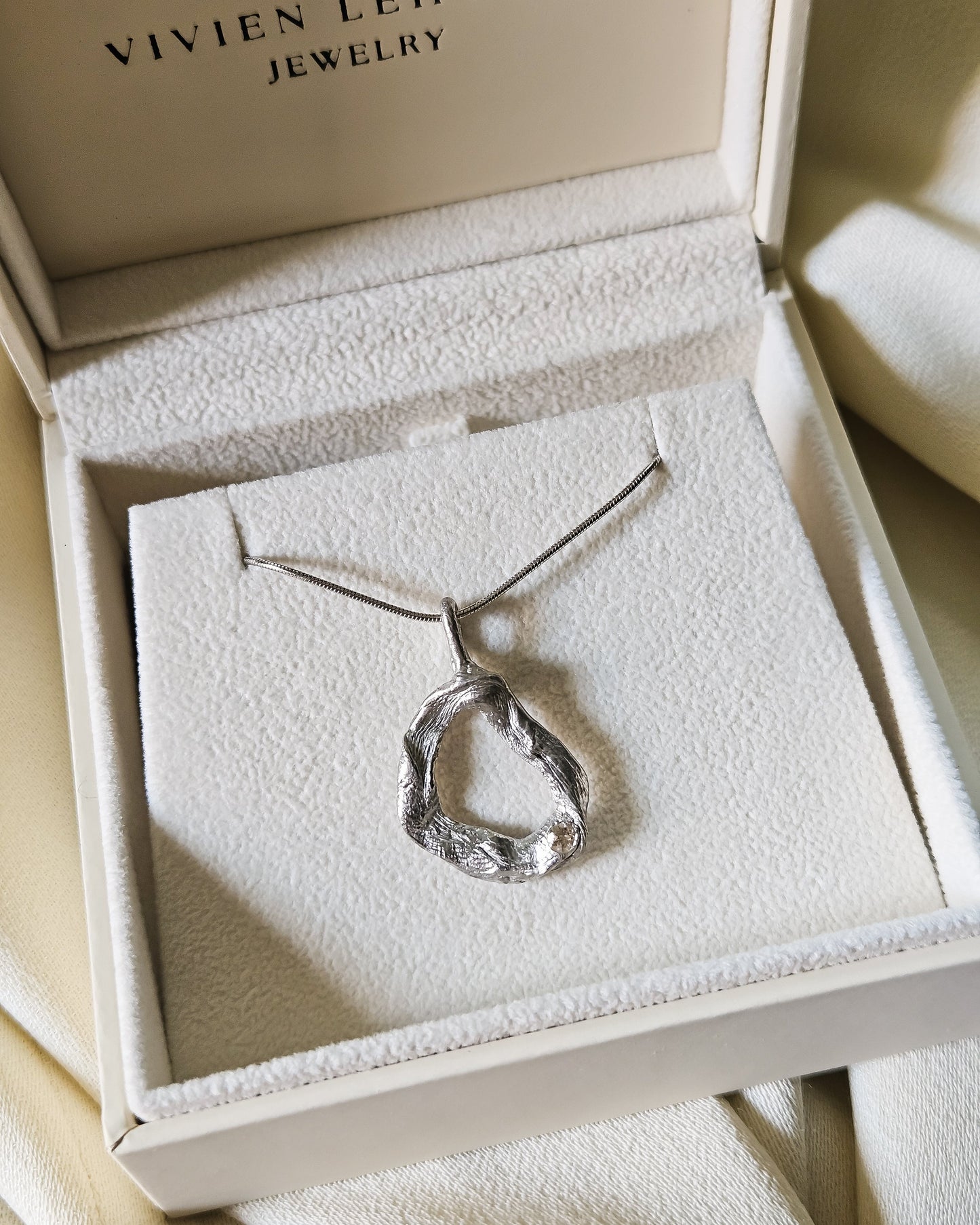 Iris pendant