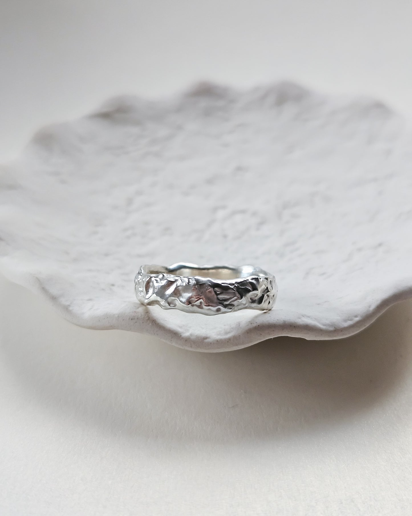 Melted ring with blue sapphire - size 50