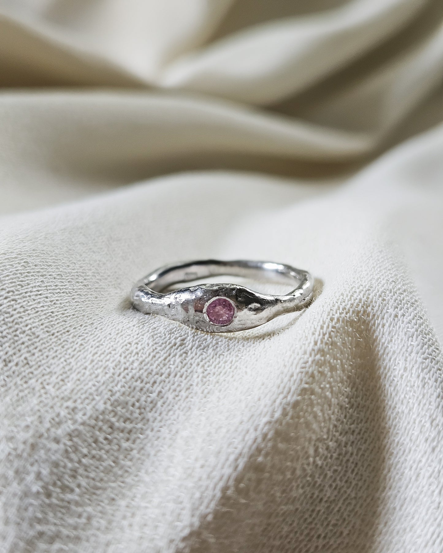 Lidia ring with sapphire