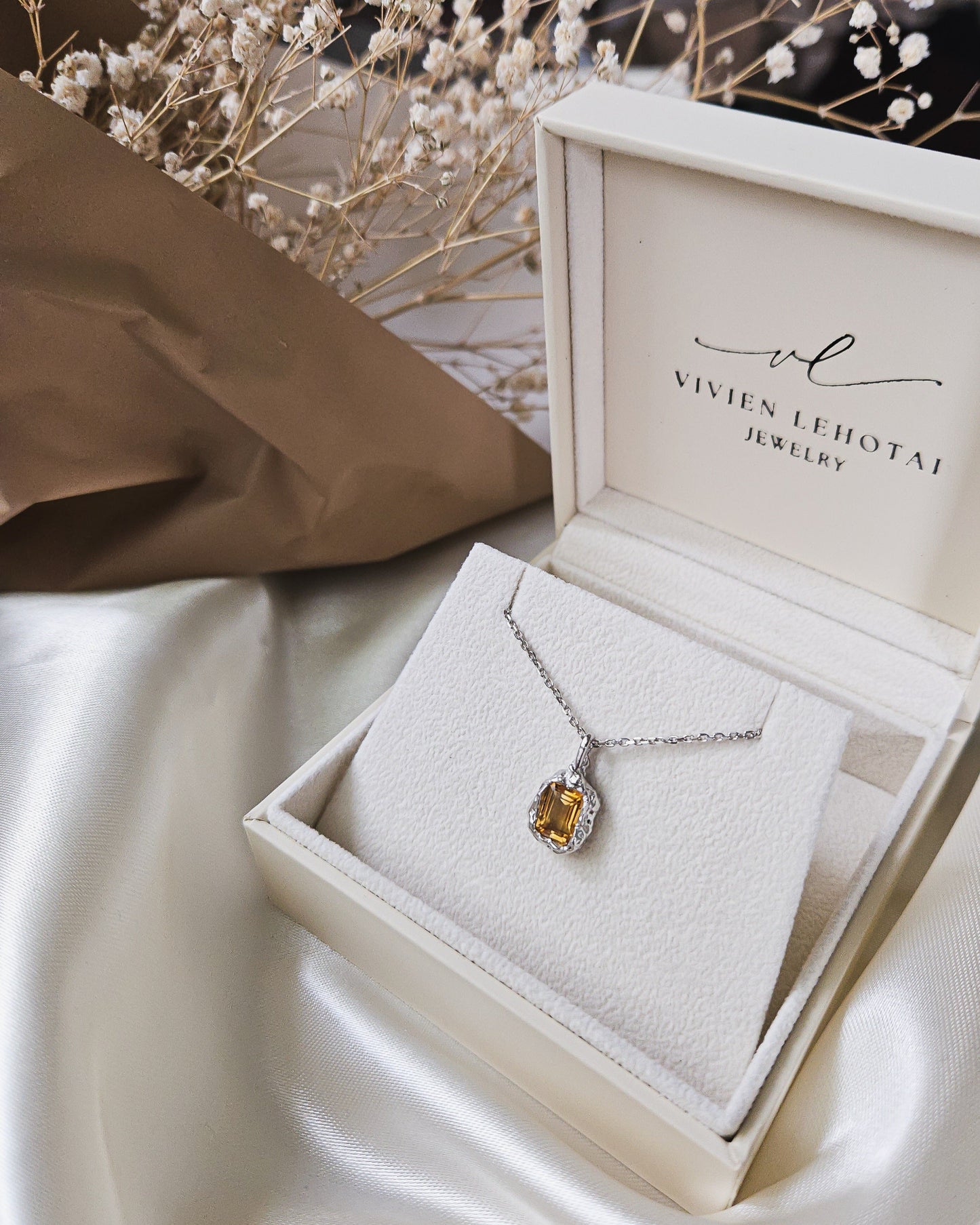 Rhea pendant with citrine