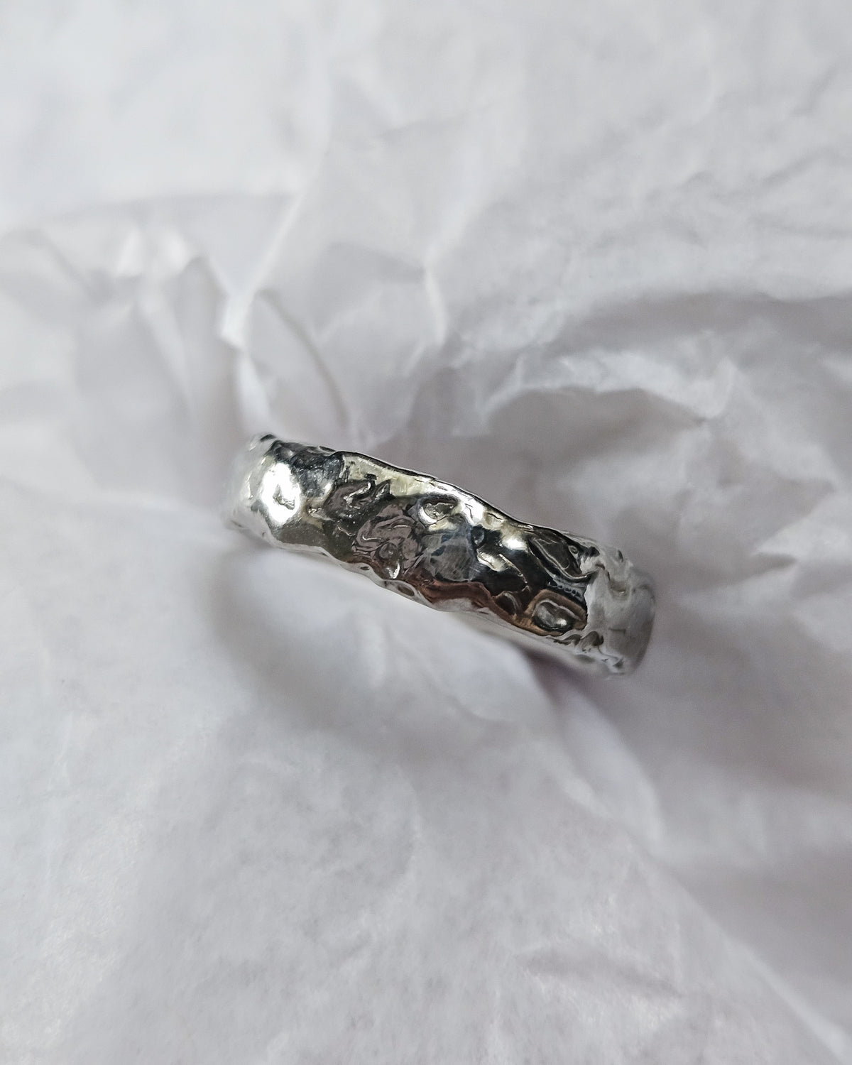 Melted ring with sapphire