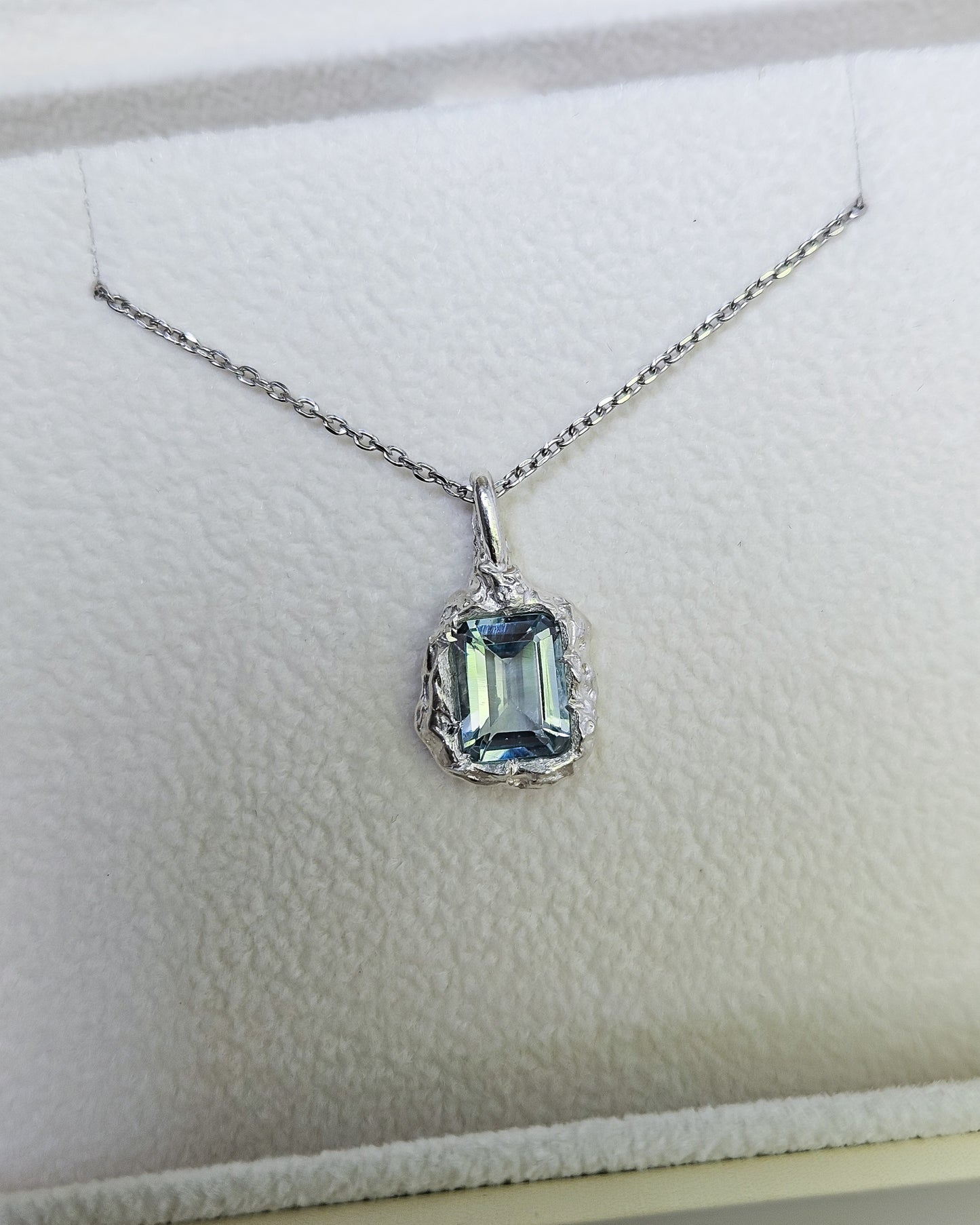 Rhea pendant with topaz