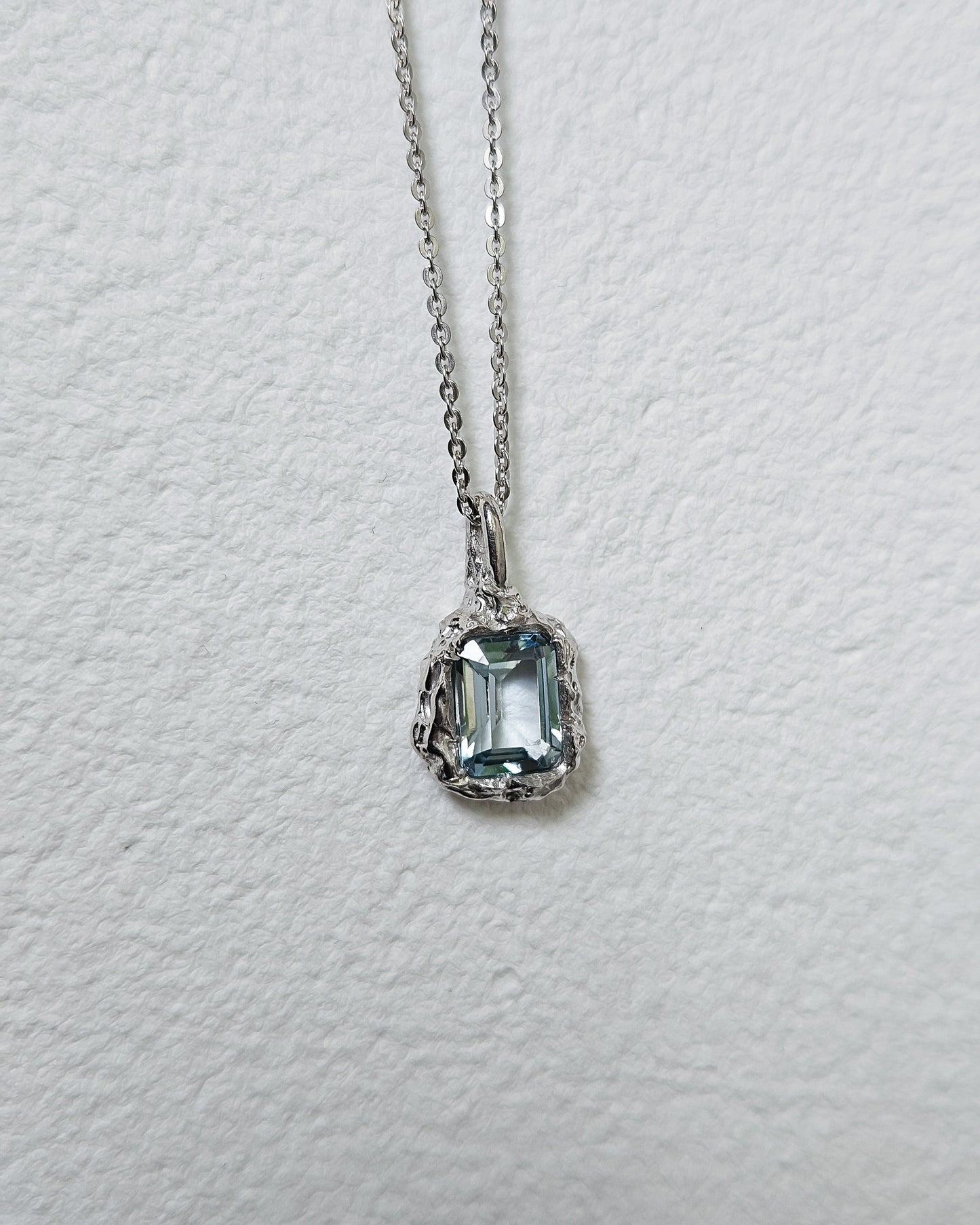 Rhea pendant with topaz