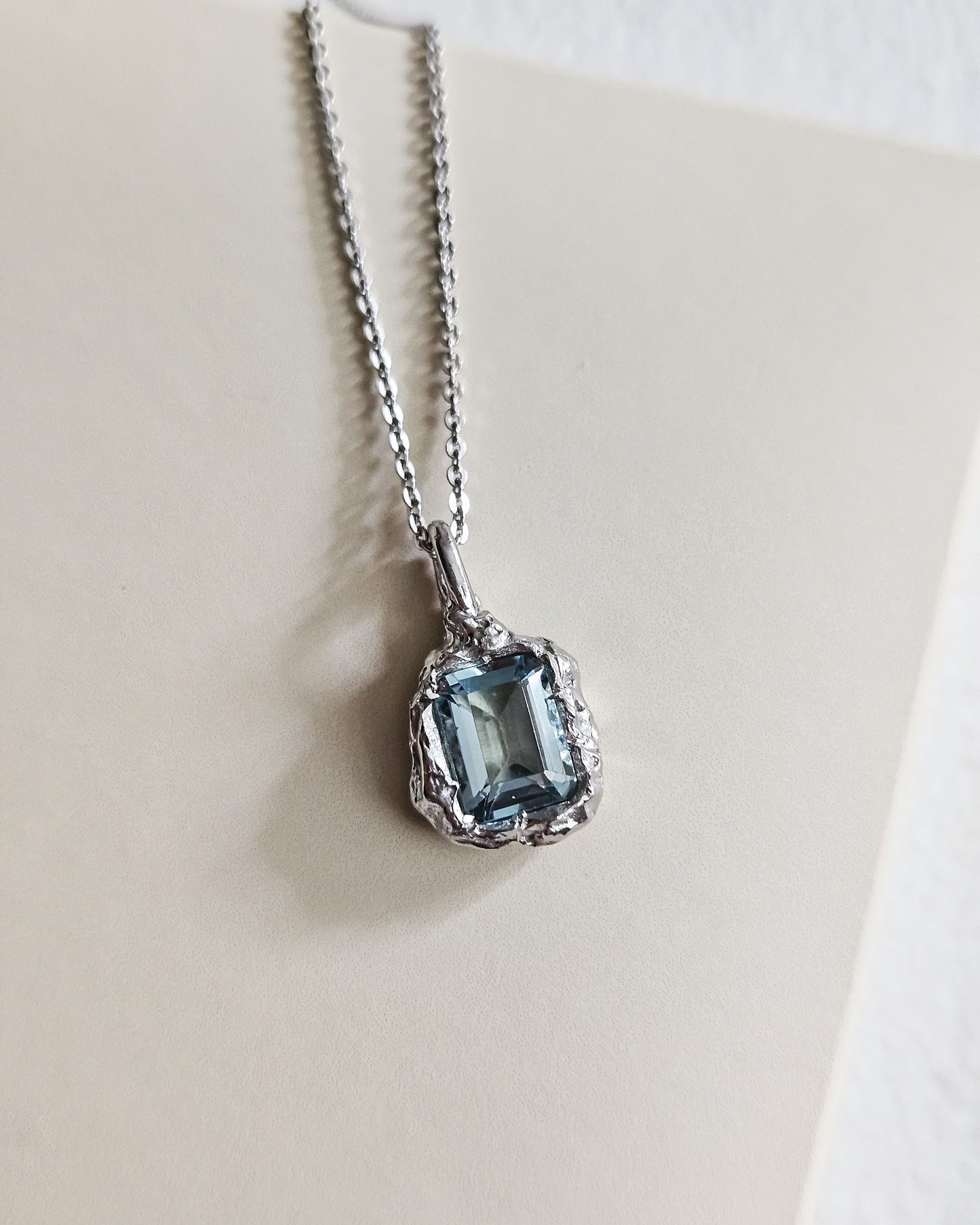 Rhea pendant with topaz