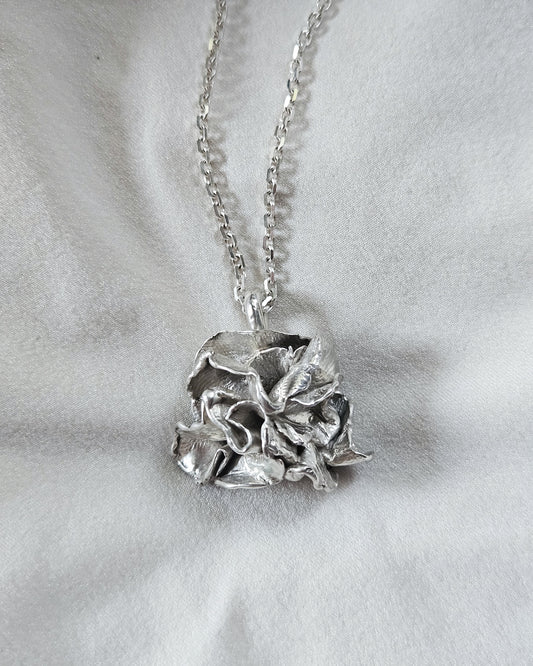 Relia pendant