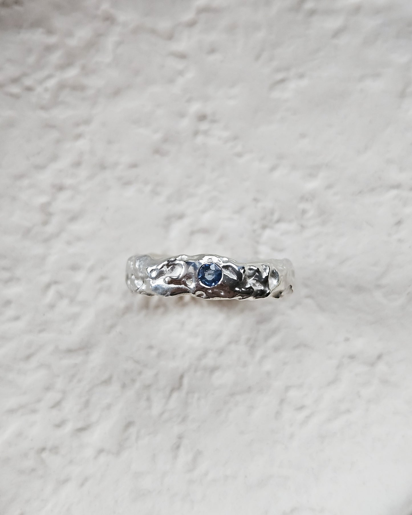 Melted ring with blue sapphire - size 50