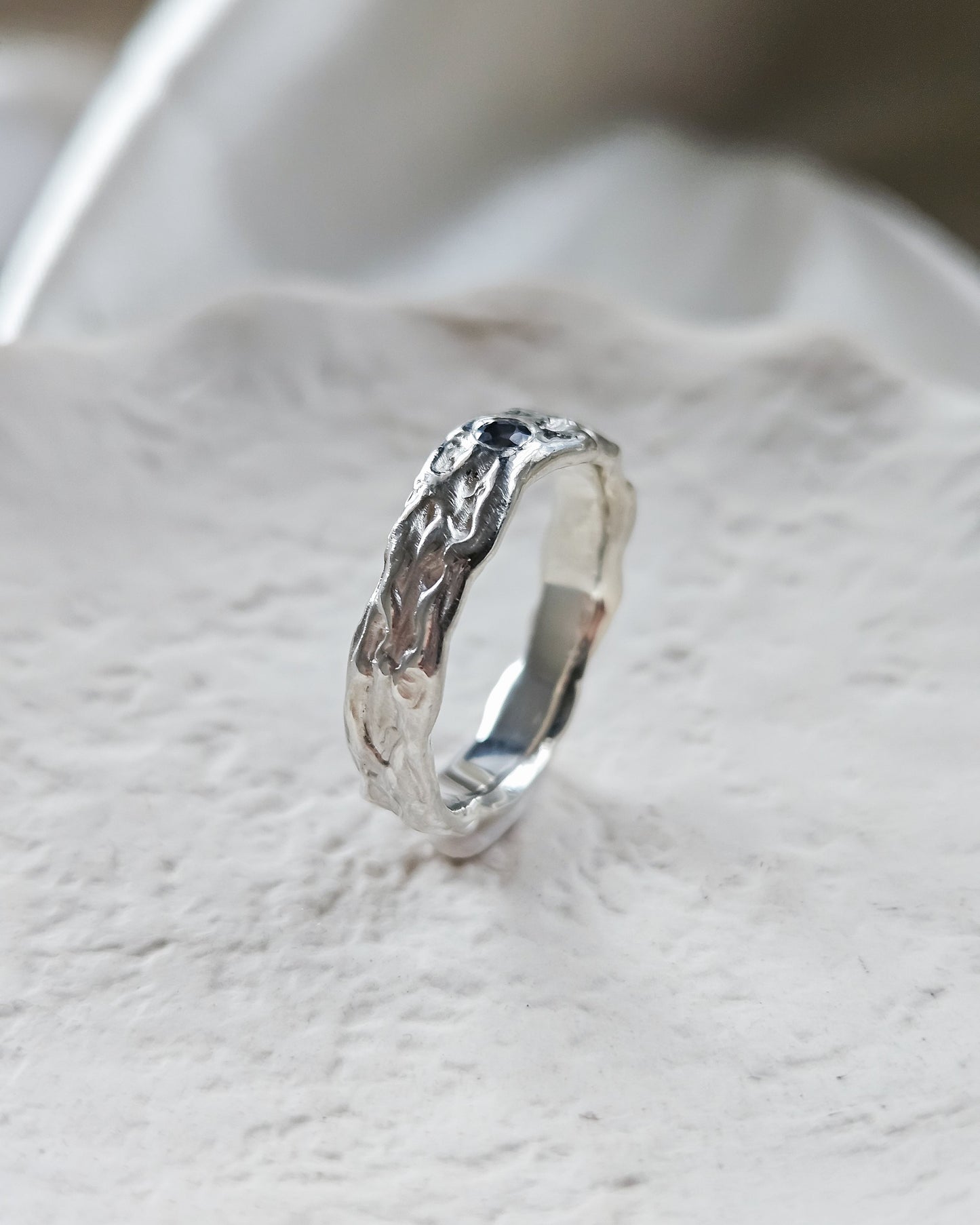 Melted ring with blue sapphire - size 51