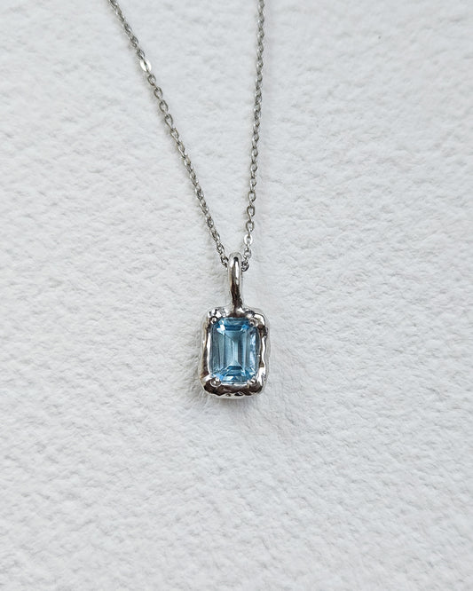 Rhea pendant with topaz No.2