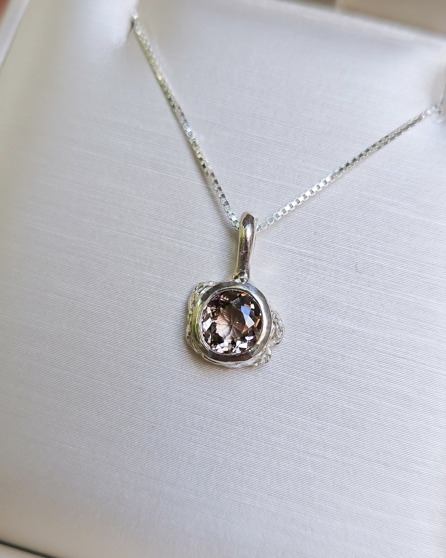 Perla pendant with tourmaline