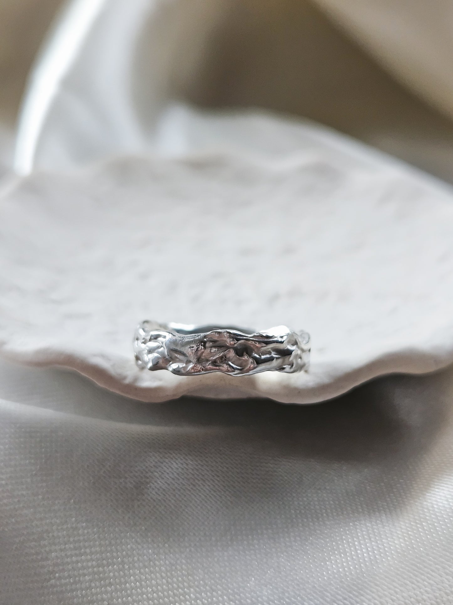 Melted ring with blue sapphire - size 51