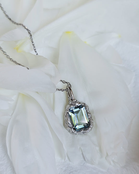 Rhea pendant with topaz