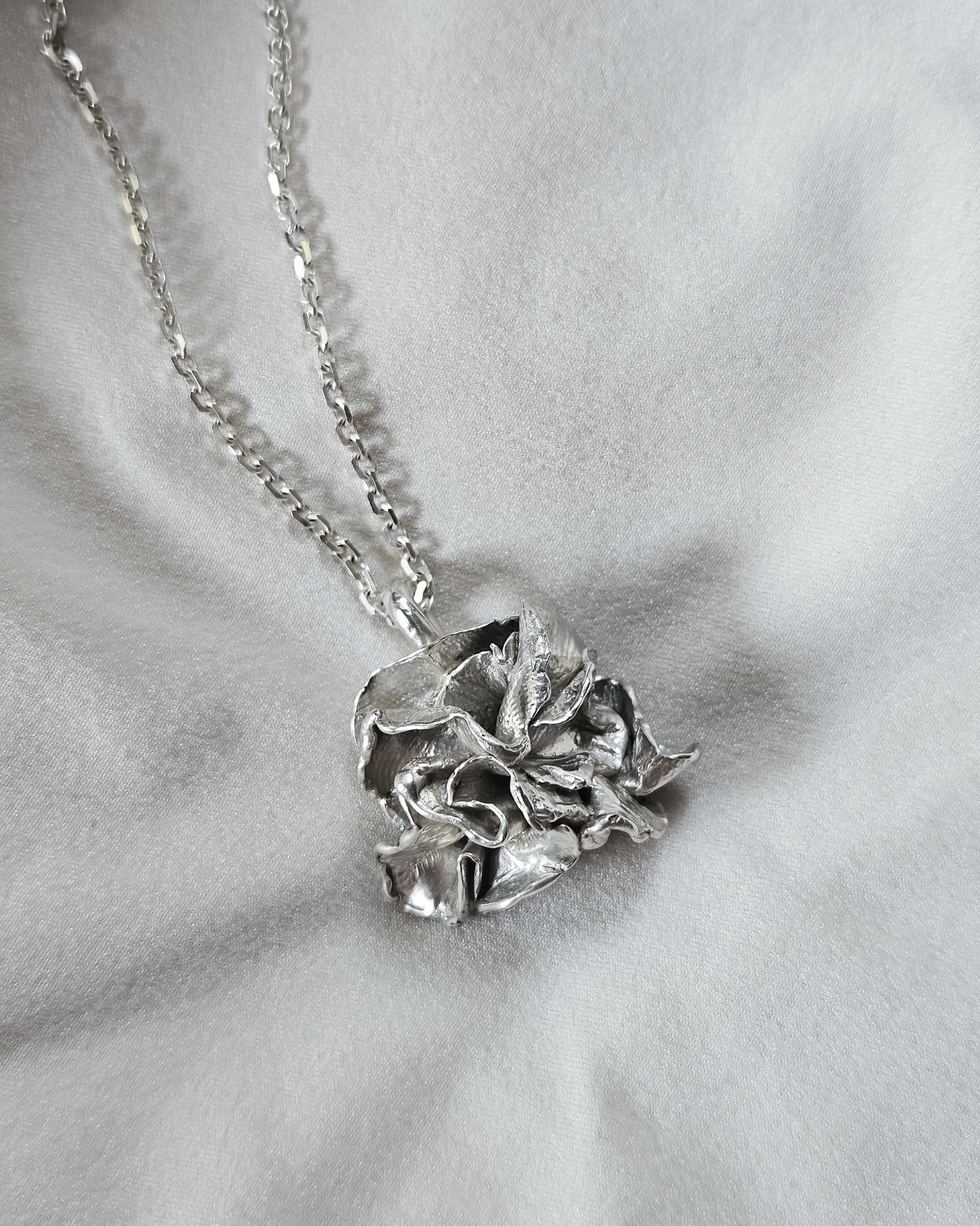 Relia pendant
