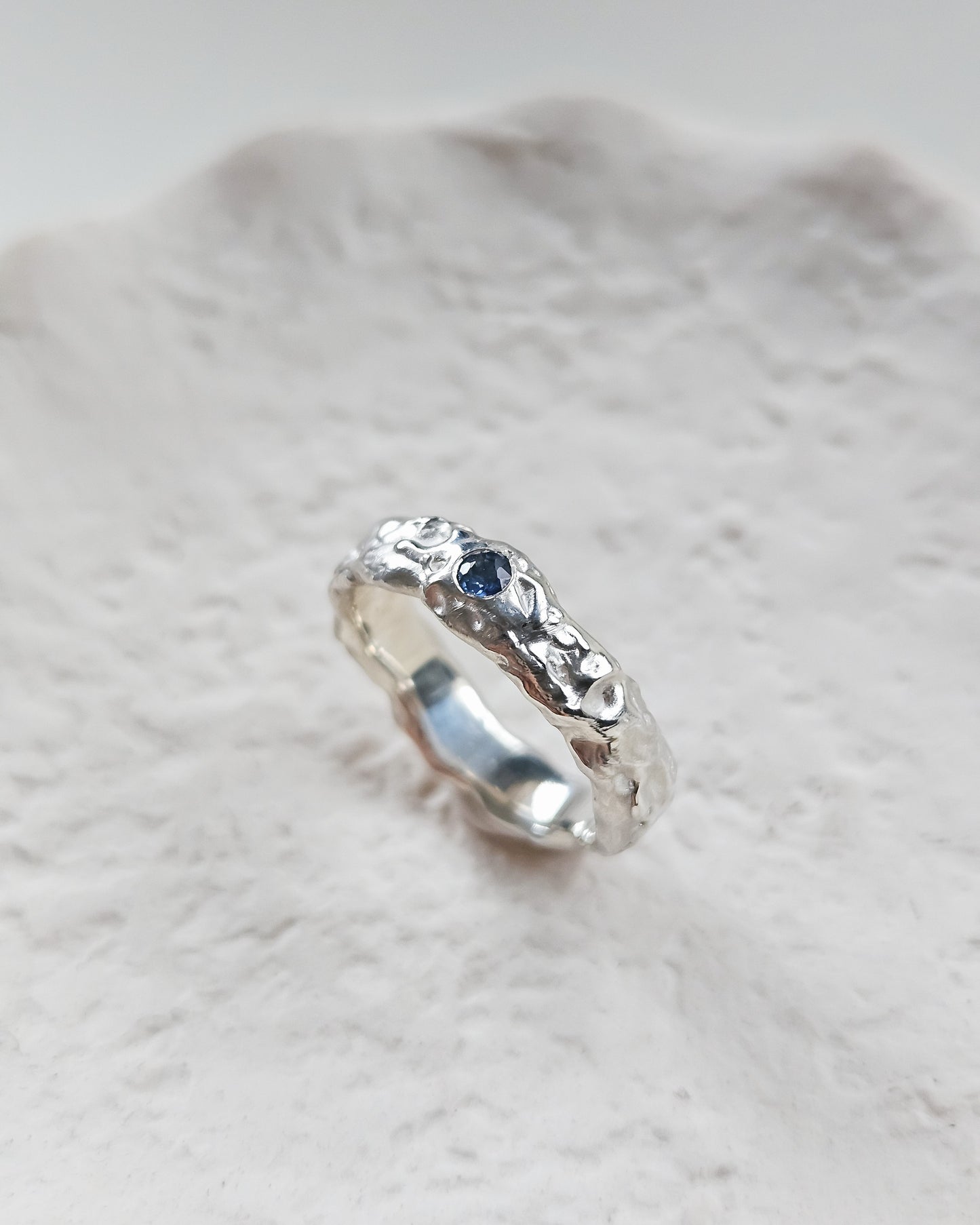 Melted ring with blue sapphire - size 50