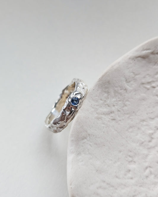 Melted ring with blue sapphire - size 50