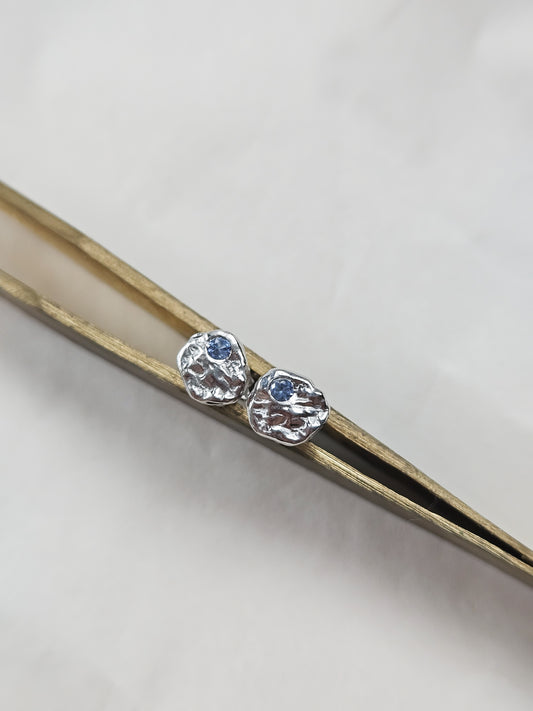 Strata earrings with blue sapphire