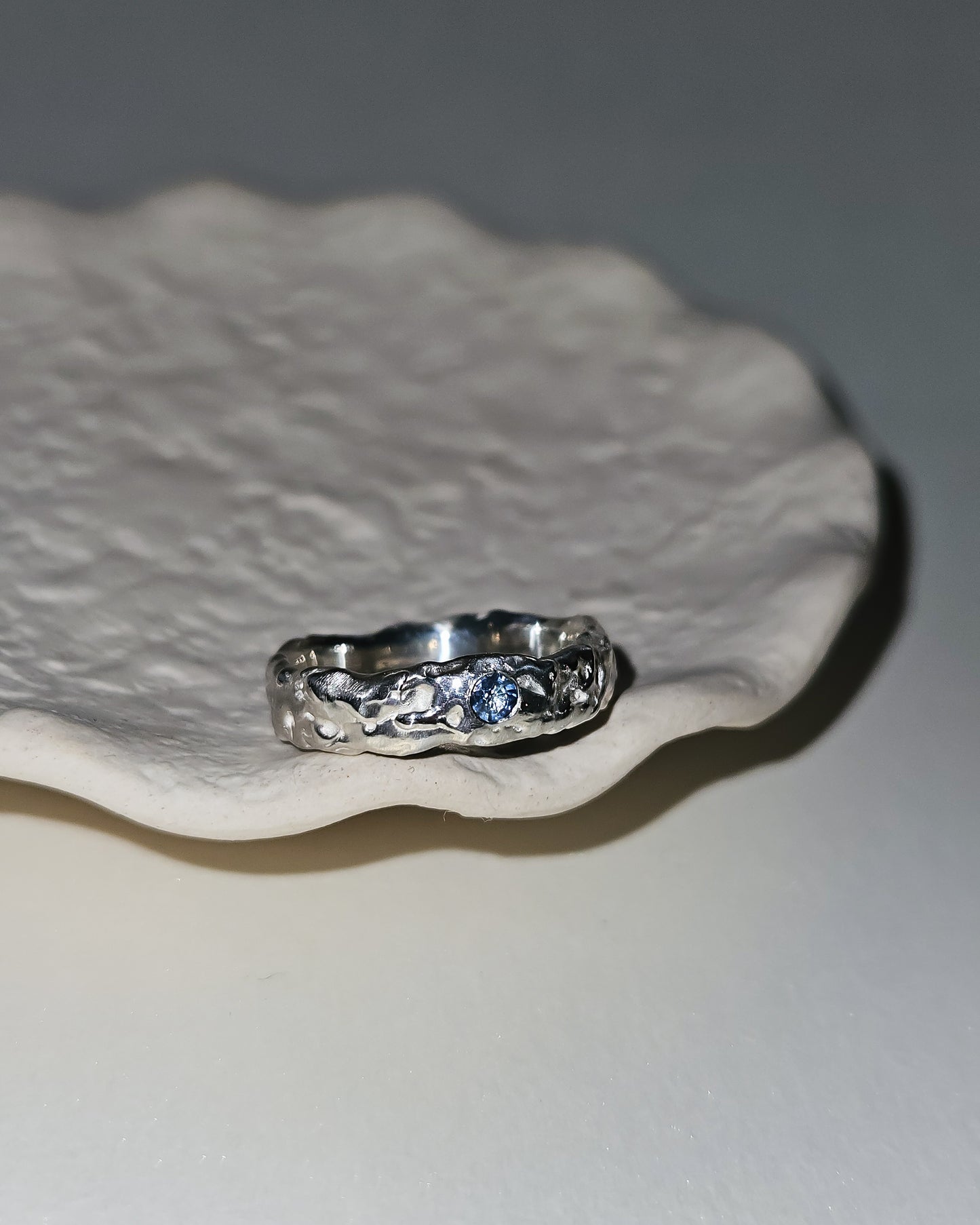 Melted ring with blue sapphire - size 50