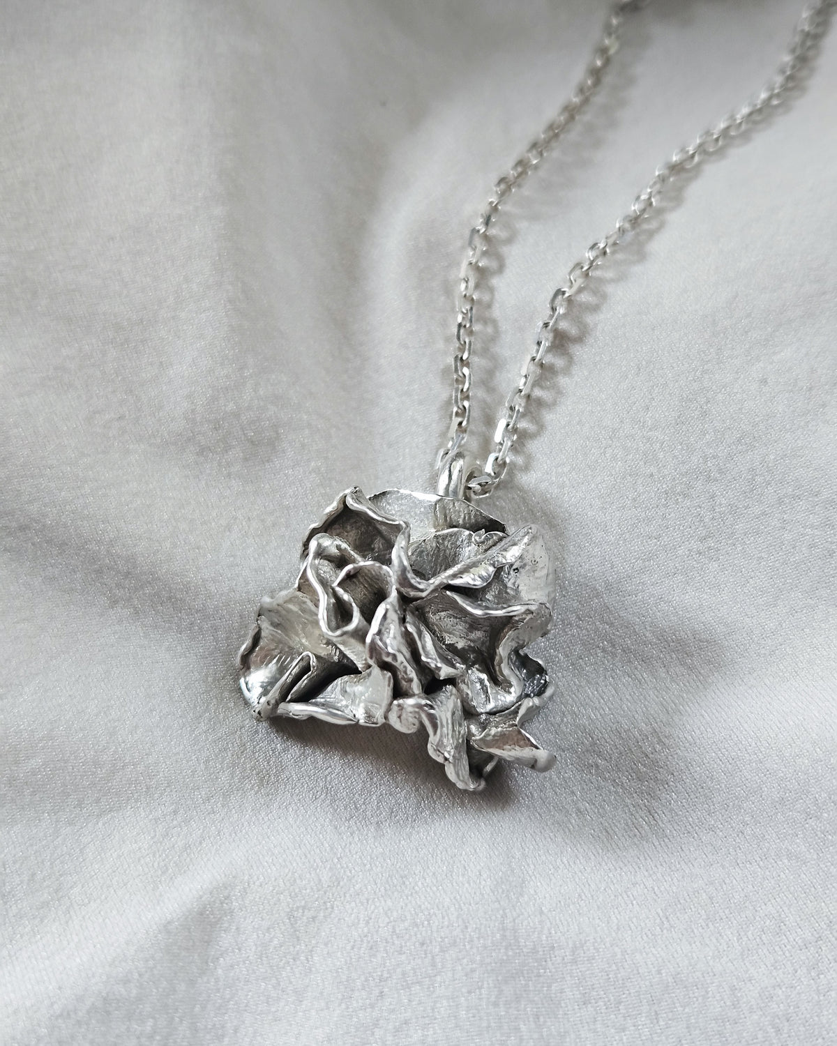 Relia pendant