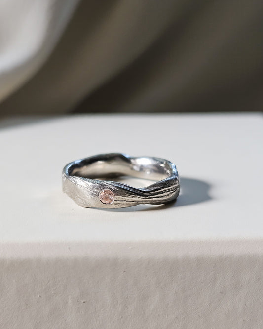 Lune ring with morganite