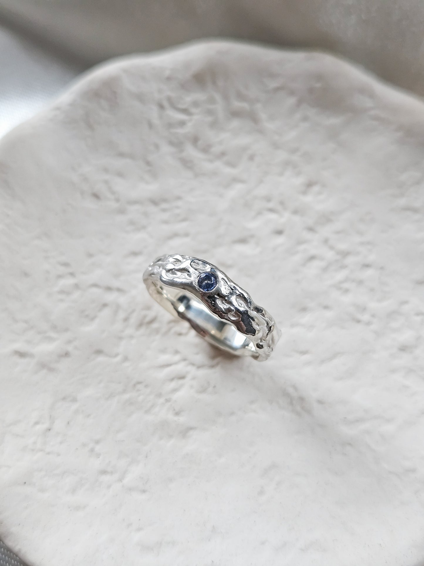 Melted ring with blue sapphire - size 51