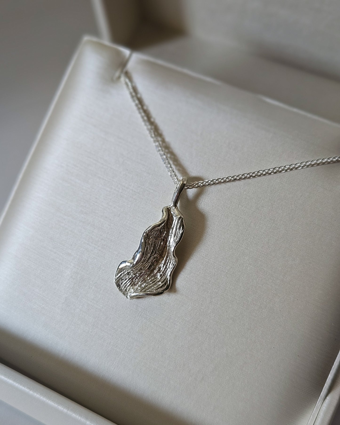 Tirta pendant